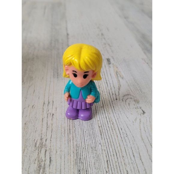 Blonde girl mom shopping day out toy play figure - Picture 1 of 5